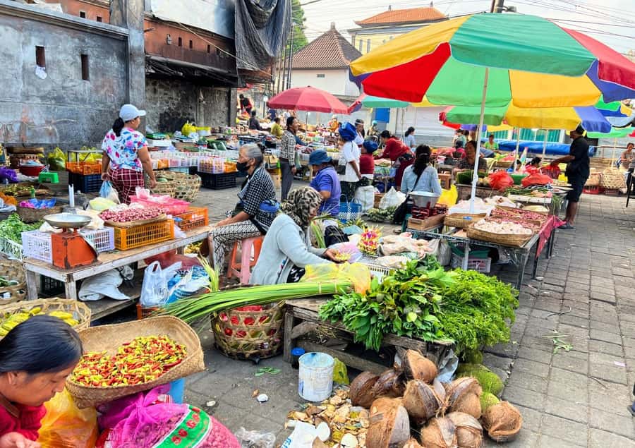 Ubud: Balinese Cooking Class at an Organic Farm - The open-air kitchen and the atmosphere