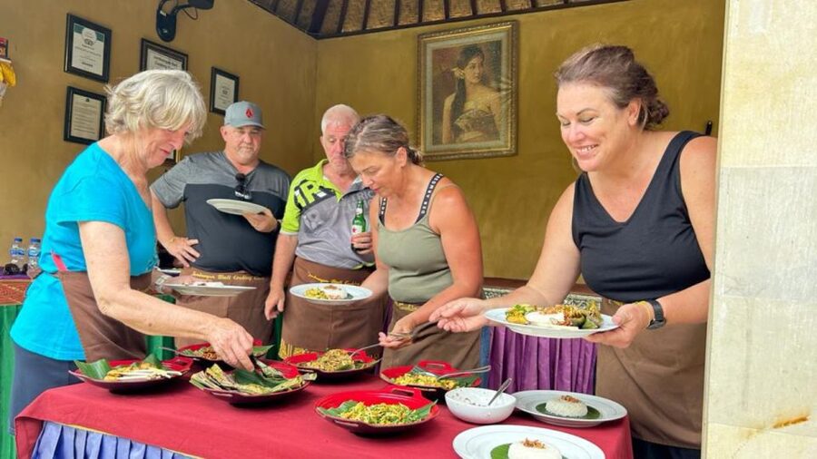 Ubud: Balinese Cooking Class with Hotel Transfers - Paddy fields and conversations with farmers