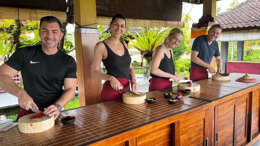 Ubud: Cooking Class with Transfers and Optional Market Visit - Starting with an Ubud market and local ingredients