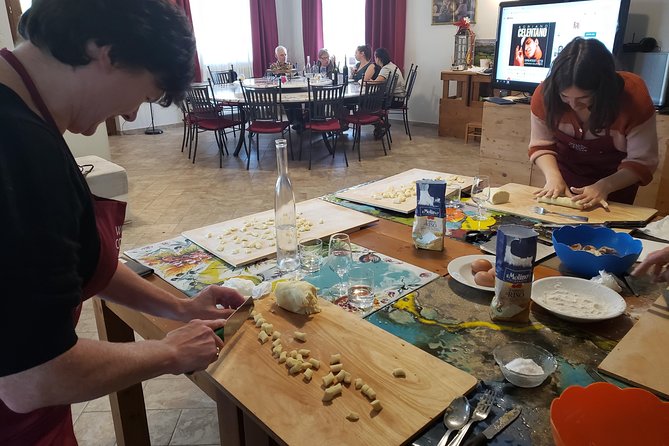 Umbria Traditional Cooking Class in Assisi countryside - Cooking With Anna Laura and Maria