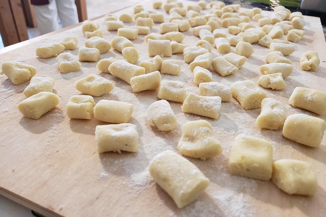 Umbria Traditional Cooking Class in Assisi countryside - Six Umbrian Wines With the Meal