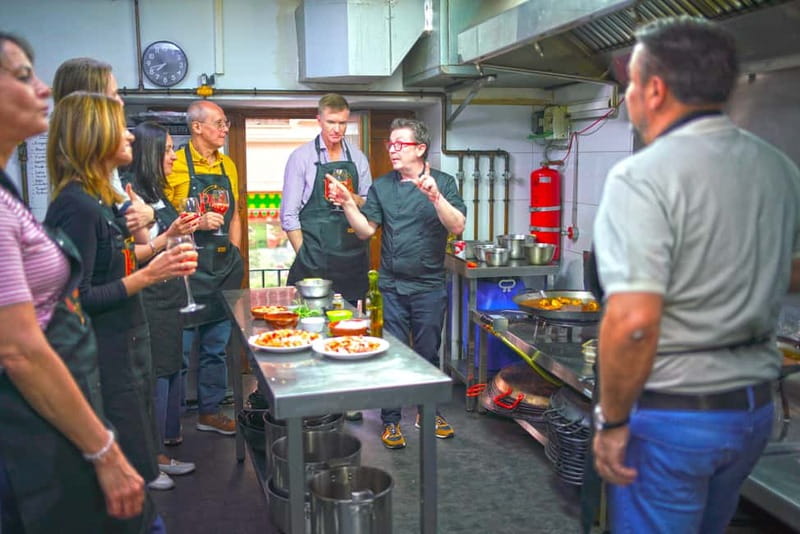 Valencia: Traditional Paella Cooking Class and Dinner - The two-hour pace and group size
