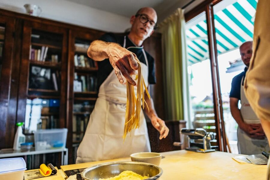 Venice: Pasta and Tiramisu Cooking Class at a Local's Home - Layering a proper tiramisu