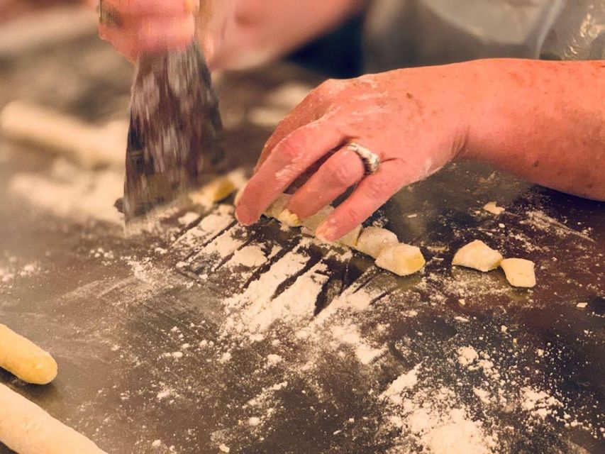 Venice: Pasta and Tiramisu Cooking Class with Wine - Key points to know before booking