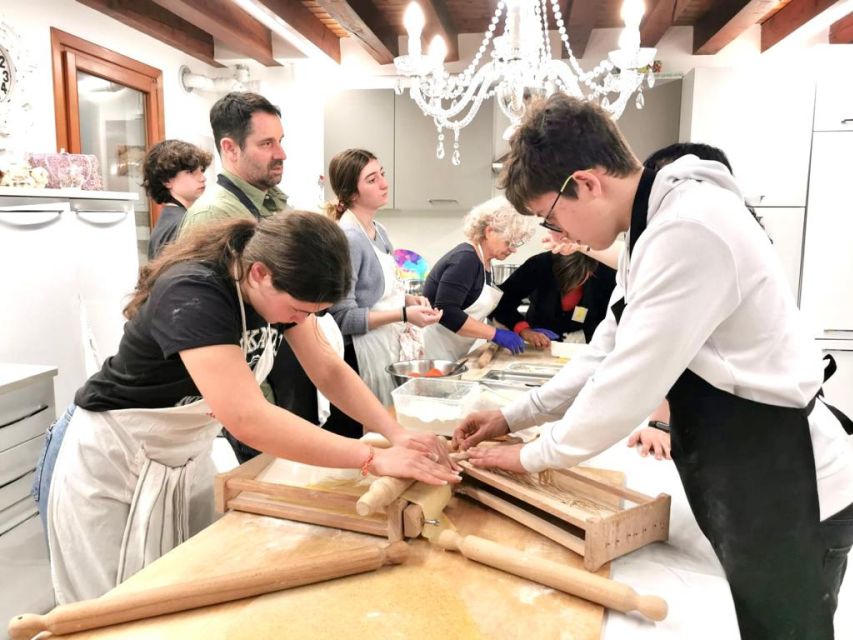 Venice: Traditional Home Cooking Experience - Arriving on Giudecca Island by vaporetto