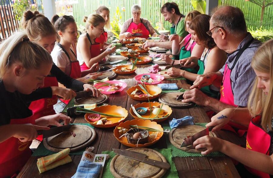 We Cook Thai Home Garden Cooking School - Starting at the local market with Mam