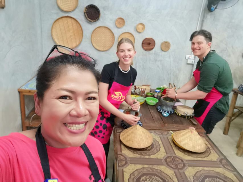 We Cook Thai Home Garden Cooking School - Choosing five or six Thai dishes