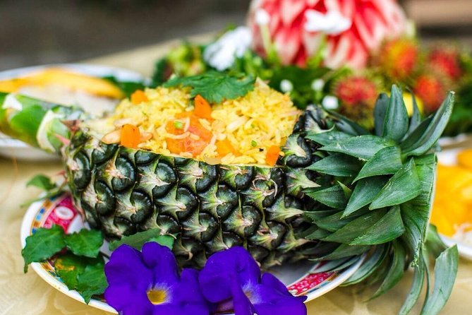 Ya Thai Cookery School Class in Krabi - Grinding Curry Paste the Traditional Way